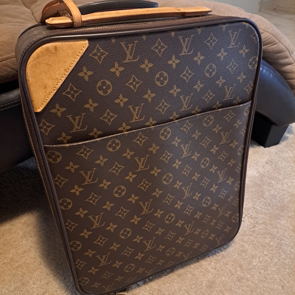 LOUIS VUITTON LUGGAGE W/WHEELS